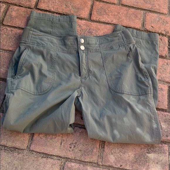 Athleta Sage Green Cargo Pants Ankle Women’s Size 8 T - Picture 12 of 13